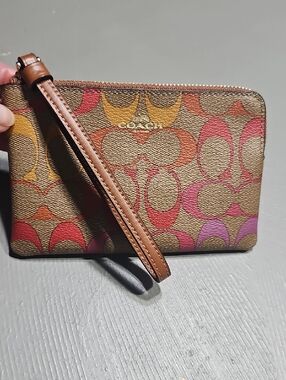 Coach C1868 NWOT Corner Zip Wristlet In Rainbow Signature Canvas